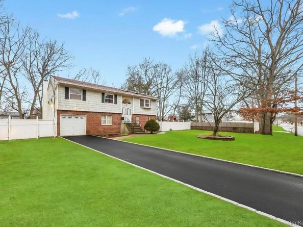 542 Freeman Avenue, Brentwood NY 11717