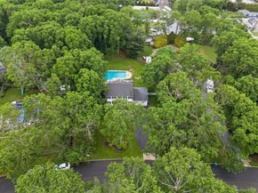 3 Hampton Drive, Center Moriches NY 11934