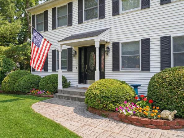 3 Hampton Drive, Center Moriches NY 11934