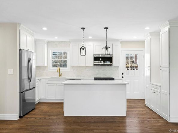 36 Cinque Drive, Farmingdale NY 11735