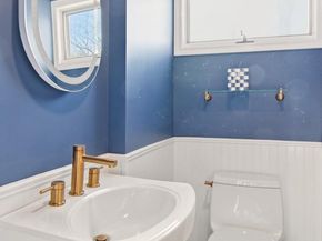 111 Schneider Lane, Hauppauge NY 11788