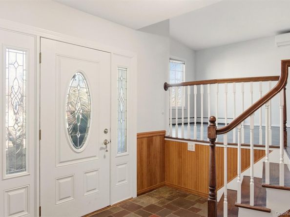 111 Schneider Lane, Hauppauge NY 11788