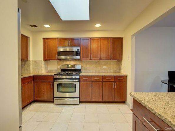 143-41 84 Drive 8B, Briarwood NY 11435