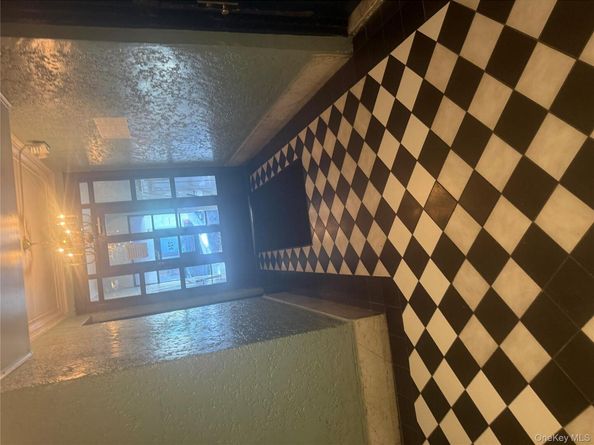 724 E 216 Street 2C, Bronx NY 10467