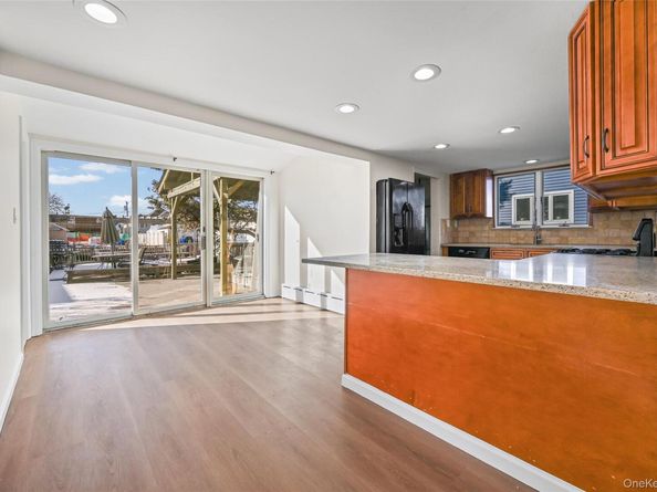 130 Gordon Place, Freeport NY 11520