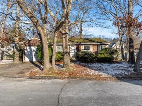 9 W 8th Street, Ronkonkoma NY 11779