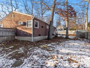 9 W 8th Street, Ronkonkoma NY 11779