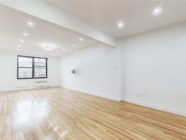 139-15 83rd Avenue 503, Briarwood NY 11435