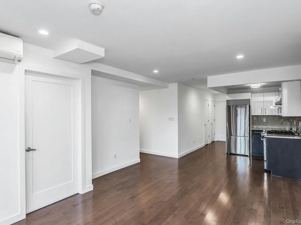 43-12 214th Place 4D, Bayside NY 11361