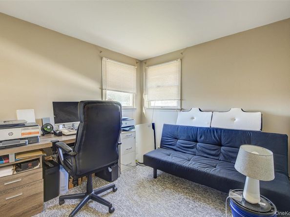 4 Carmans Court, Farmingdale NY 11735