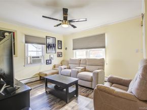 4 Carmans Court, Farmingdale NY 11735