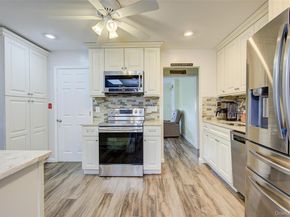 4 Carmans Court, Farmingdale NY 11735