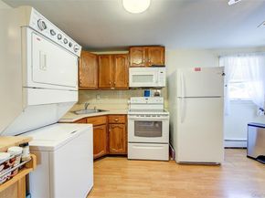 4 Carmans Court, Farmingdale NY 11735