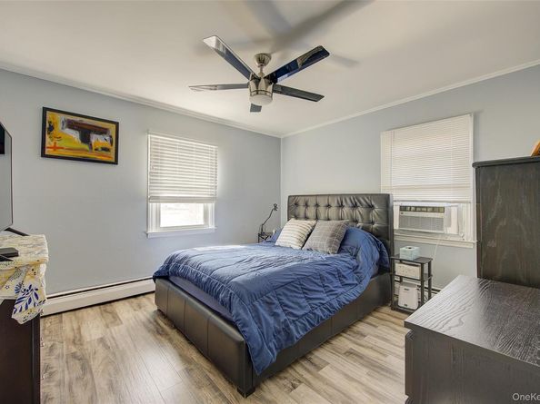 4 Carmans Court, Farmingdale NY 11735