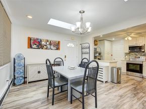 4 Carmans Court, Farmingdale NY 11735