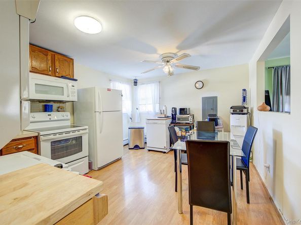 4 Carmans Court, Farmingdale NY 11735