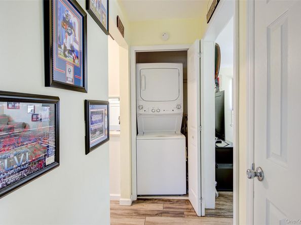 4 Carmans Court, Farmingdale NY 11735