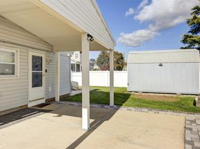 4 Carmans Court, Farmingdale NY 11735