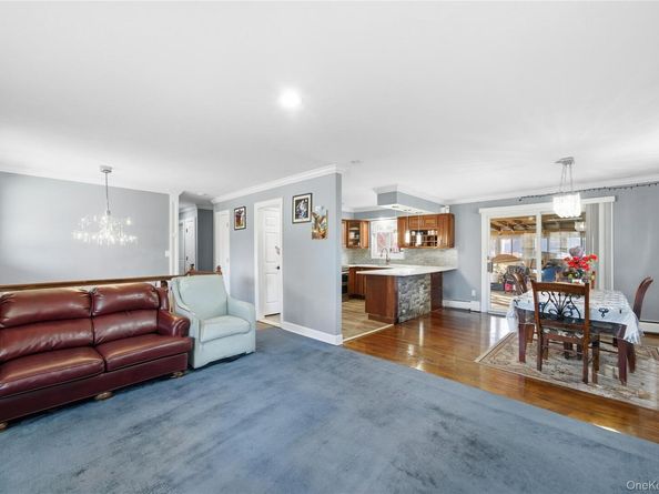 262 N Dunton Avenue, East Patchogue NY 11772