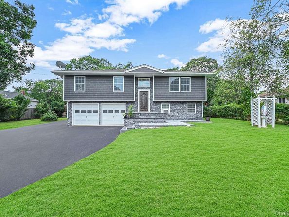 262 N Dunton Avenue, East Patchogue NY 11772