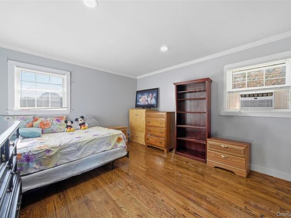 262 N Dunton Avenue, East Patchogue NY 11772