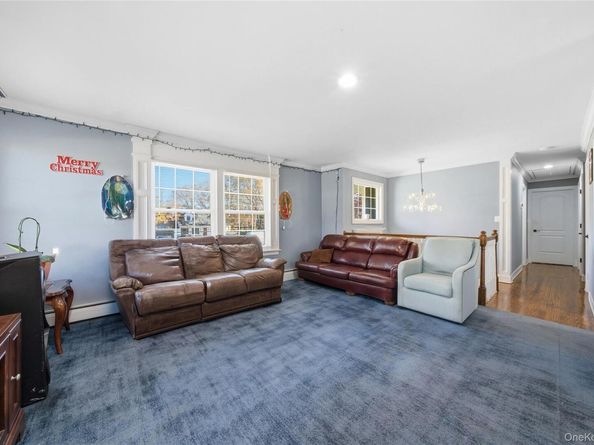 262 N Dunton Avenue, East Patchogue NY 11772