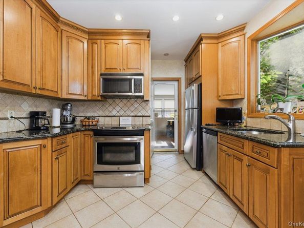 1053 Quentin Place, Woodmere NY 11598