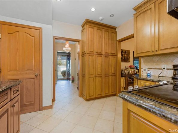 1053 Quentin Place, Woodmere NY 11598