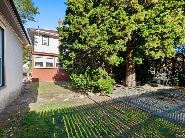 1053 Quentin Place, Woodmere NY 11598