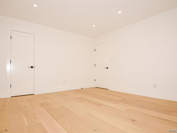 95 Woodlake Drive W 95, Woodbury NY 11797