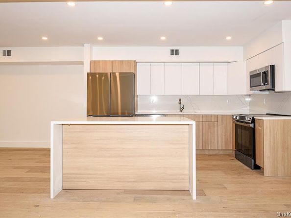 95 Woodlake Drive W 95, Woodbury NY 11797