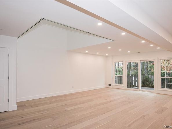 95 Woodlake Drive W 95, Woodbury NY 11797