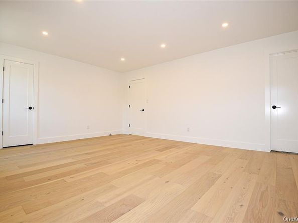 95 Woodlake Drive W 95, Woodbury NY 11797