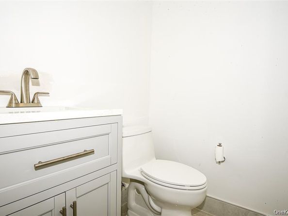 95 Woodlake Drive W 95, Woodbury NY 11797