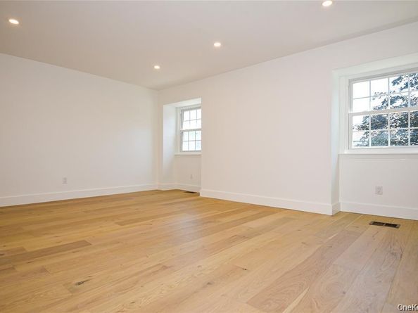 95 Woodlake Drive W 95, Woodbury NY 11797