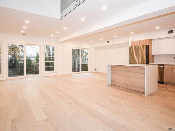 95 Woodlake Drive W 95, Woodbury NY 11797