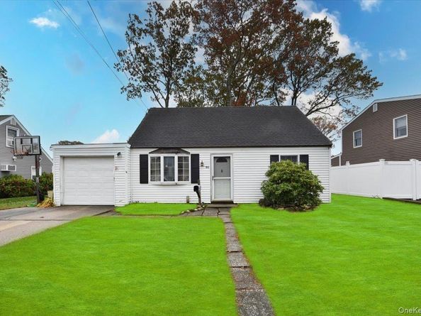 86 Cleveland Avenue, Massapequa NY 11758