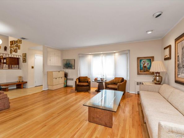 104 Olive Lane, New Hyde Park NY 11040