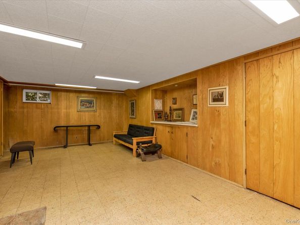 104 Olive Lane, New Hyde Park NY 11040