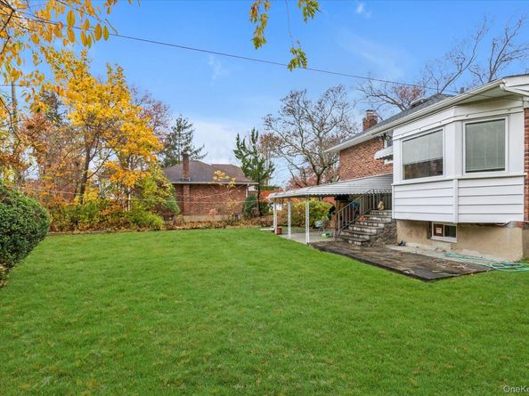 104 Olive Lane, New Hyde Park NY 11040