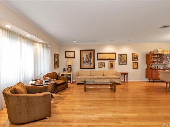 104 Olive Lane, New Hyde Park NY 11040