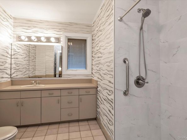 104 Olive Lane, New Hyde Park NY 11040