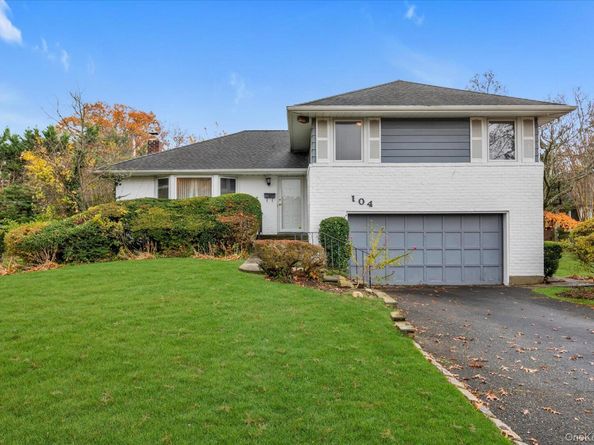 104 Olive Lane, New Hyde Park NY 11040
