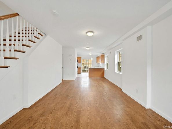 820 Hollywood Avenue, Bronx NY 10465