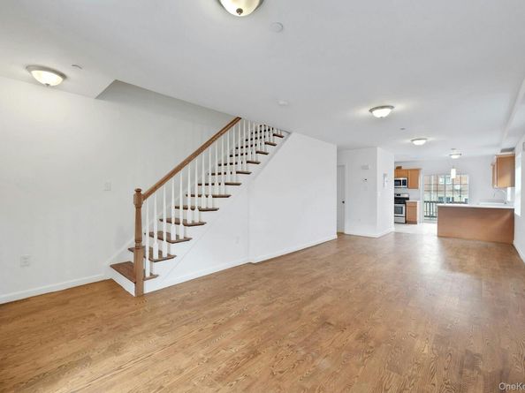 820 Hollywood Avenue, Bronx NY 10465