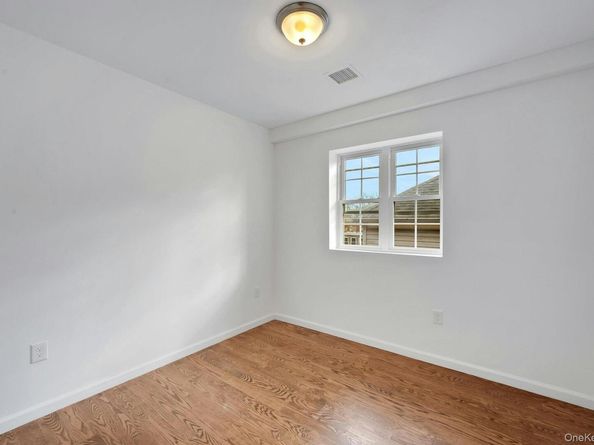 820 Hollywood Avenue, Bronx NY 10465