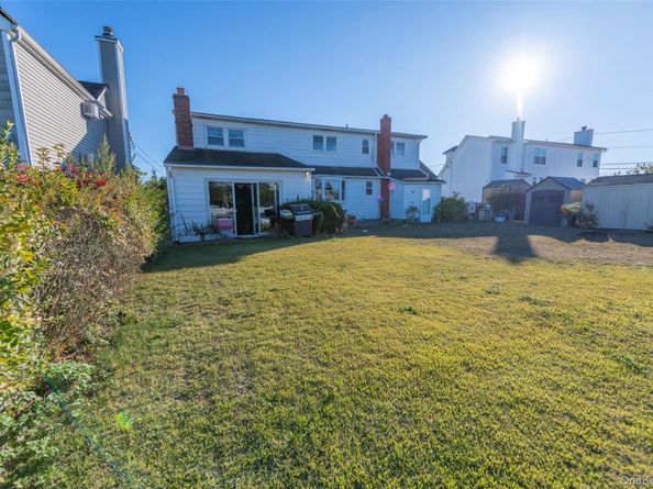 7 Fairlawn Court, Shirley NY 11967