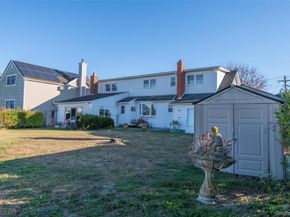7 Fairlawn Court, Shirley NY 11967