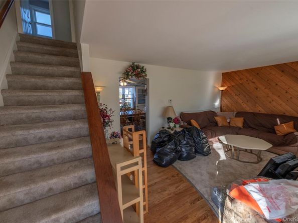 7 Fairlawn Court, Shirley NY 11967