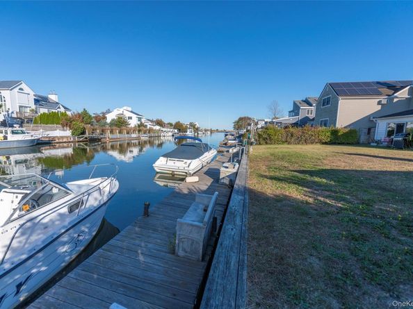 7 Fairlawn Court, Shirley NY 11967